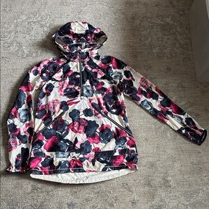 Lululemon women’s Mist Misty Pullover
Size 8
Color: multi